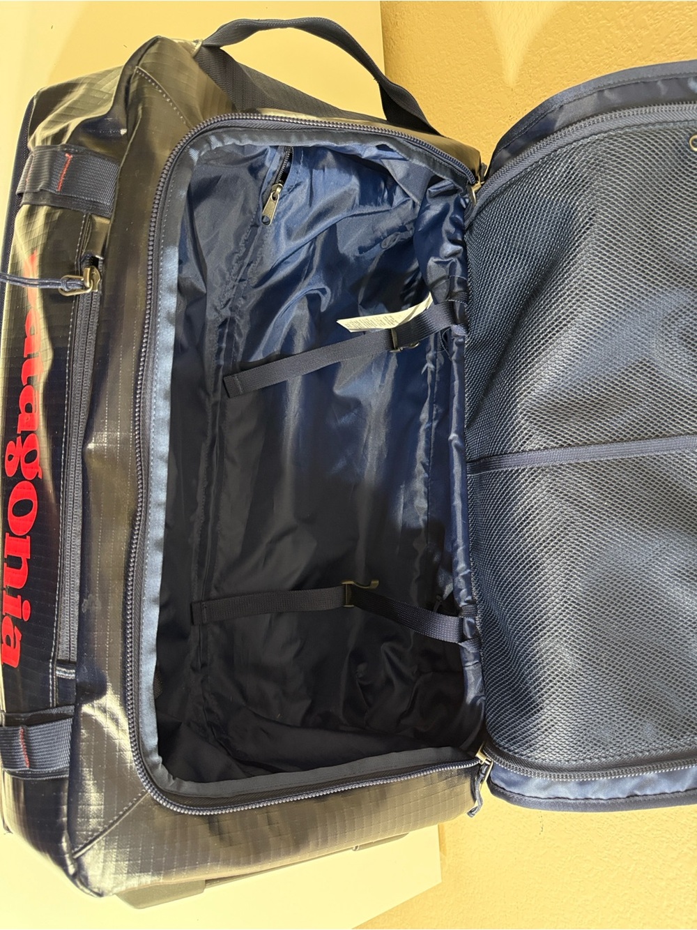 Patagonia Black Hole Wheeled Duffel 40L in “Big Sur” Blue (Retired) - Picture 6 of 14